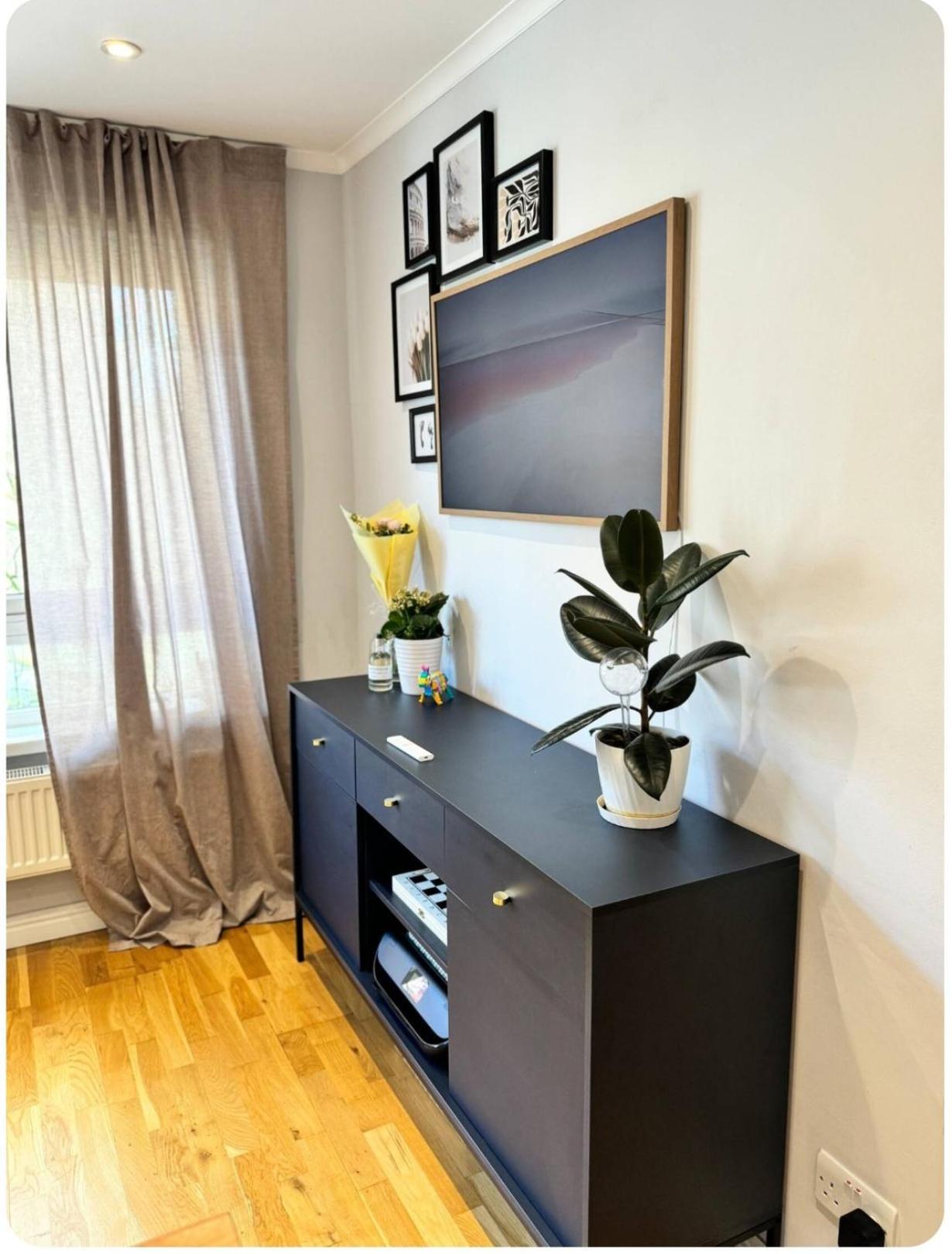 Two Bedroom Flat In The Heart Of London Exterior foto